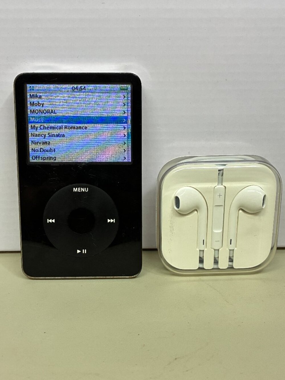 Apple iPod Classic 5th Generation 30GB Black A1136 (MA146LL) Tested & New Earbud